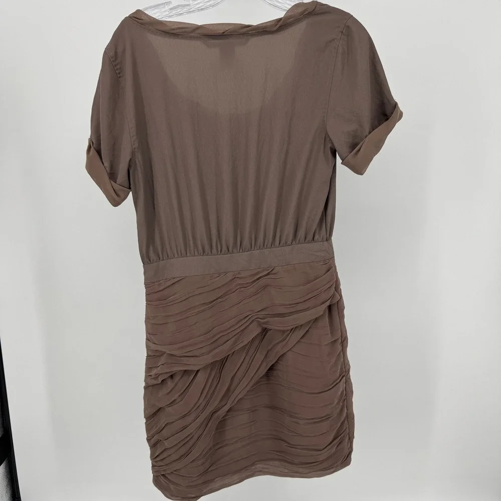 Diane von Furstenberg Dress‎ Size 6  DVF Brown Short Sleeve Pleated Mini Dress
